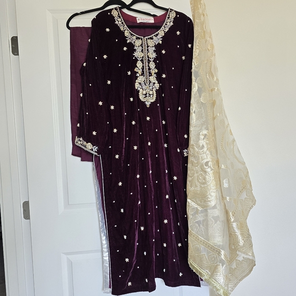 Purple Velvet Embroidered Pakistani/Punjabi/Indian Suit by Erum Emaan - Size XL - Picture 12 of 15